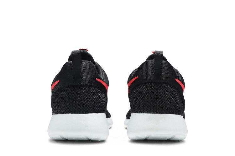 Кроссовки Nike Roshe One 'Black Solar Red'