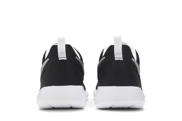 Кроссовки Nike Roshe One GS 'Black Metallic Silver'