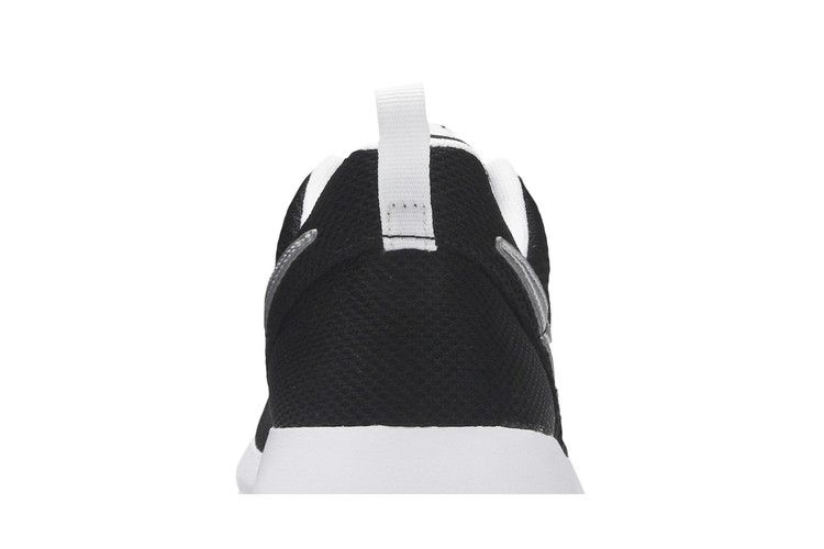 Кроссовки Nike Roshe One GS 'Black Metallic Silver'