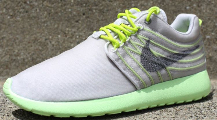 Кроссовки Nike Rosherun Dyn Fw Qs