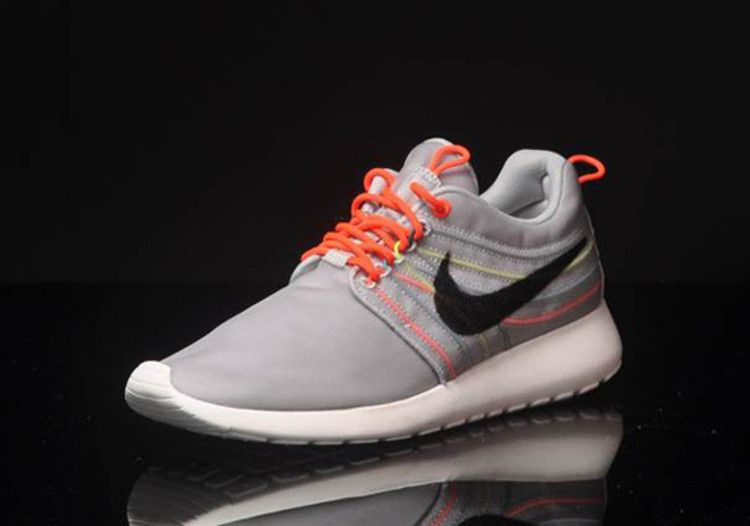 Кроссовки Nike Rosherun DYN FW QS 'Strate Grey'