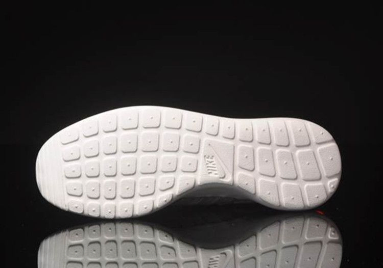 Кроссовки Nike Rosherun DYN FW QS 'Strate Grey'