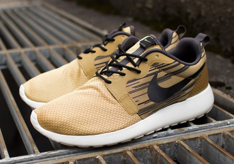 Кроссовки Nike Rosherun Hyperfuse 'Metallic Gold'