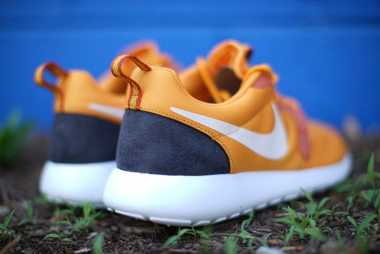 Кроссовки Nike Rosherun Hyperfuse 'Kumquat'