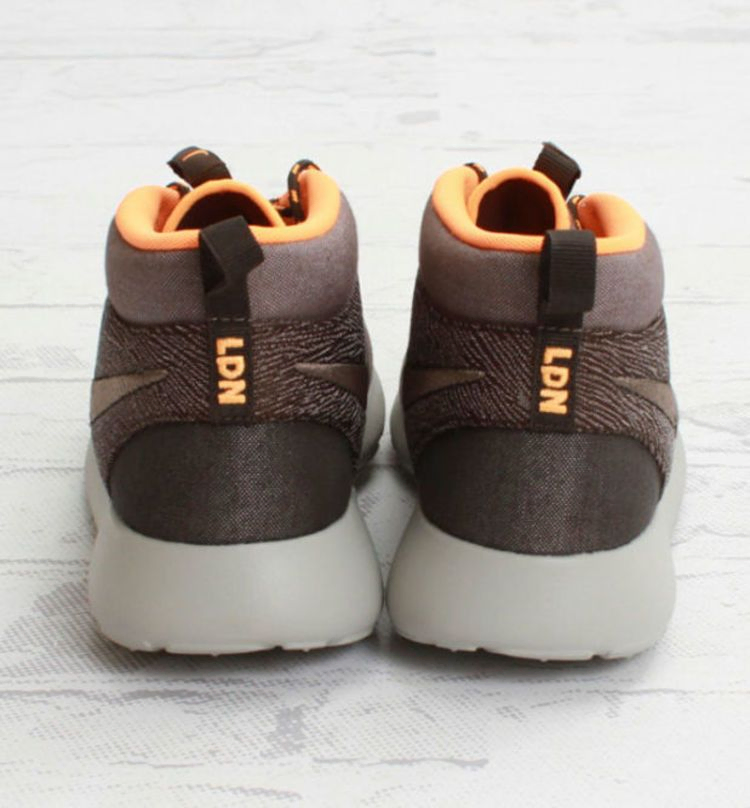 Кроссовки Nike Rosherun Mid Qs 'London'