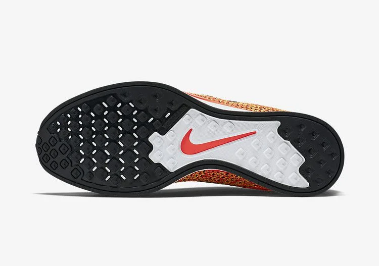 Кроссовки Nike Flyknit Racer 'Bright Crimson'