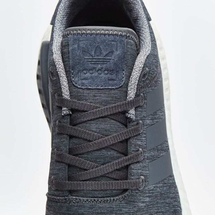 Кроссовки adidas Sneakersnstuff x NMD_R2 'Grey Melange'