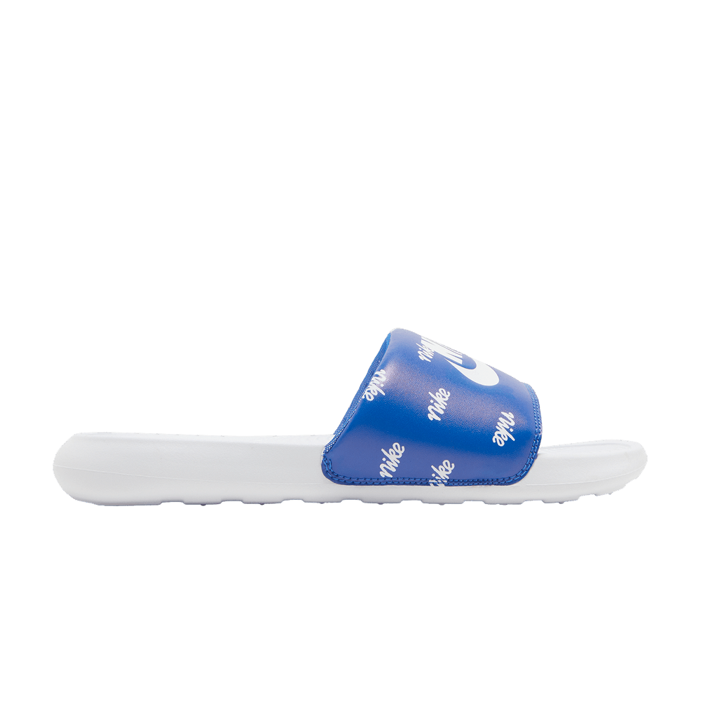 victori-one-printed-slide-all-over-nike-print-cn9678-400