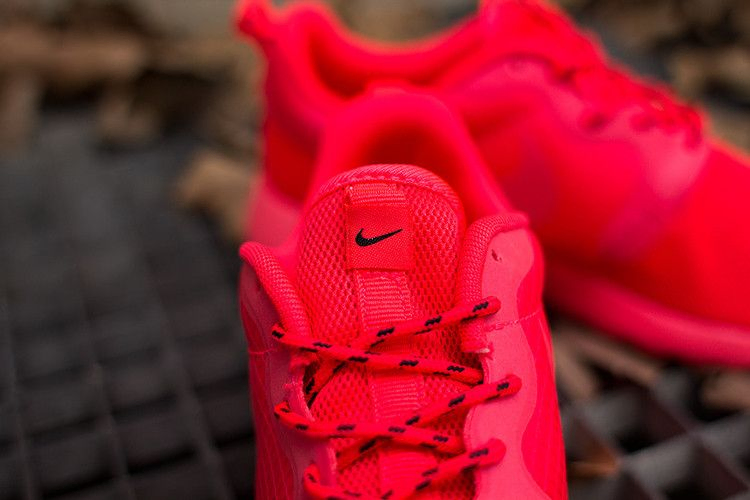 Кроссовки Nike Wmns Rosherun Hyperfuse 'Laser Crimson'