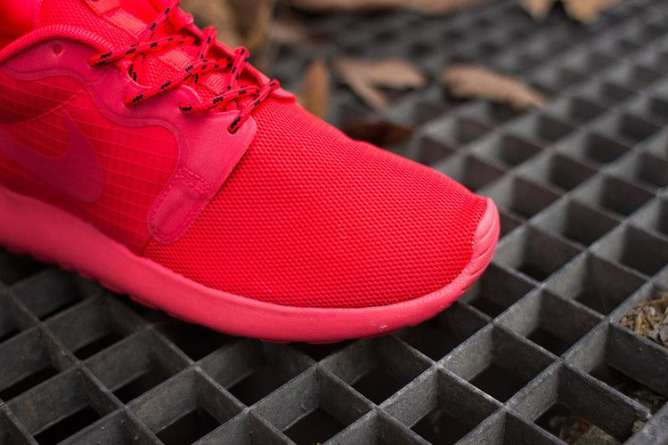 Кроссовки Nike Wmns Rosherun Hyperfuse 'Laser Crimson'