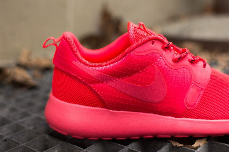 Кроссовки Nike Wmns Rosherun Hyperfuse 'Laser Crimson'