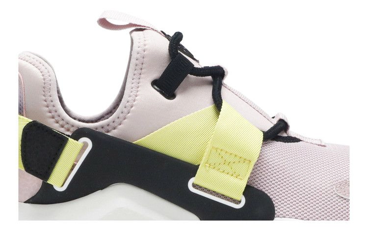 Кроссовки Nike Wmns Air Huarache City Low 'Plum Chalk'