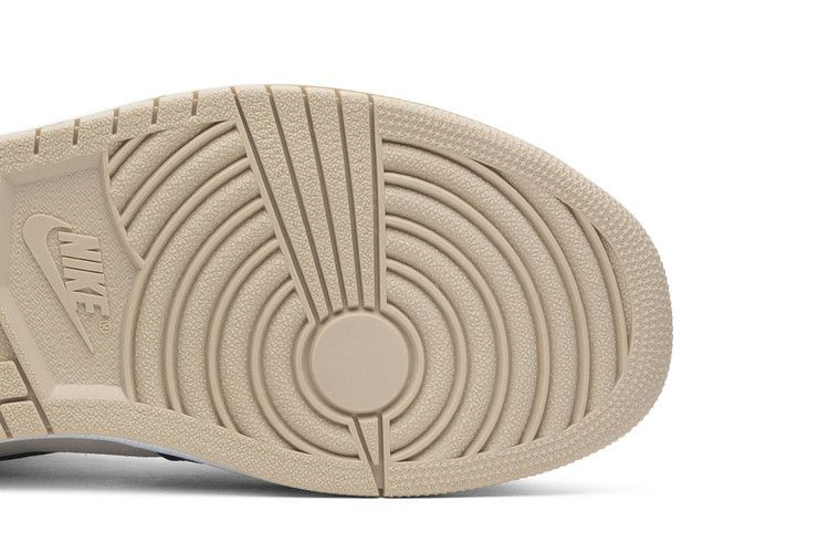 Кроссовки Wmns Air Jordan 1 High 'Navy Cream'