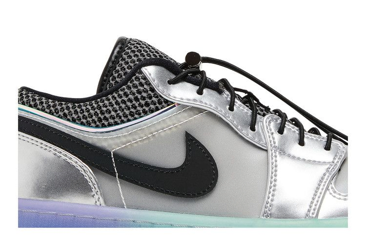 Кроссовки Wmns Air Jordan 1 Low SE 'Metallic Silver Gradient'