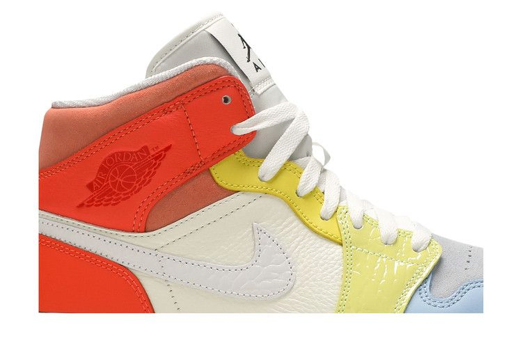 Кроссовки Nike Wmns Air Jordan 1 Mid 'To My First Coach'