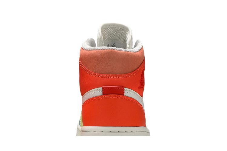 Кроссовки Nike Wmns Air Jordan 1 Mid 'To My First Coach'