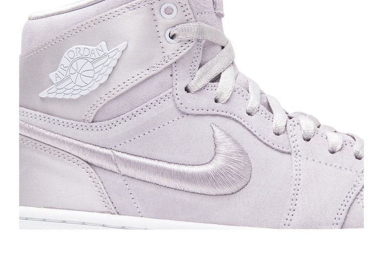 Кроссовки Wmns Air Jordan 1 Retro High 'Season of Her: Barely Grape'