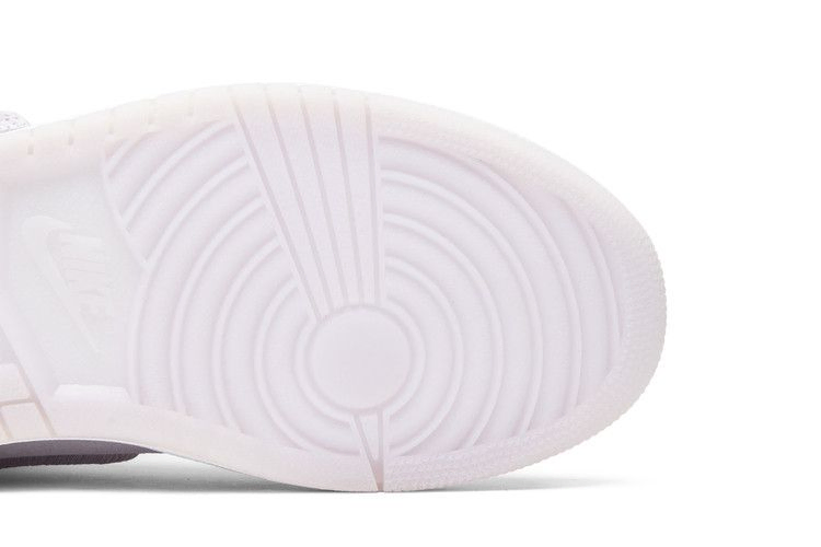 Кроссовки Wmns Air Jordan 1 Retro High 'Season of Her: Barely Grape'