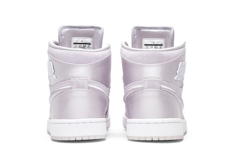 Кроссовки Wmns Air Jordan 1 Retro High 'Season of Her: Barely Grape'
