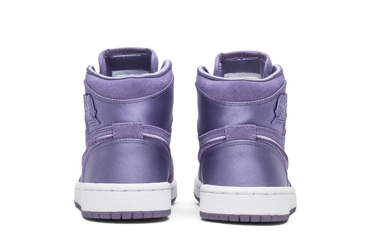 Кроссовки Wmns Air Jordan 1 Retro High 'Season of Her: Purple Earth'