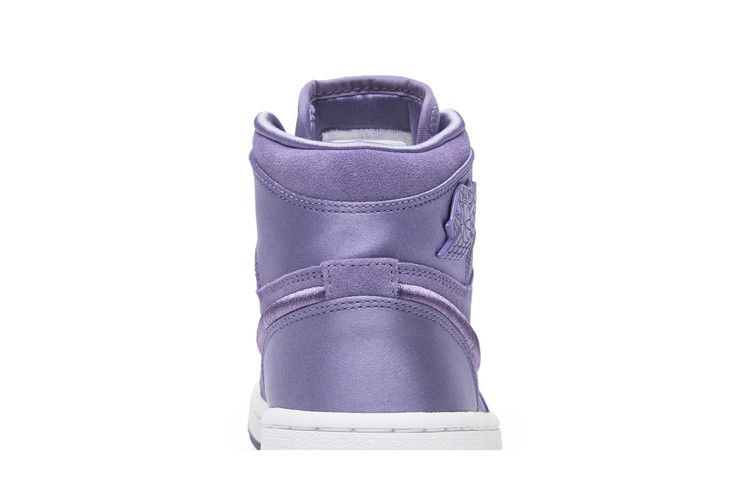 Кроссовки Wmns Air Jordan 1 Retro High 'Season of Her: Purple Earth'