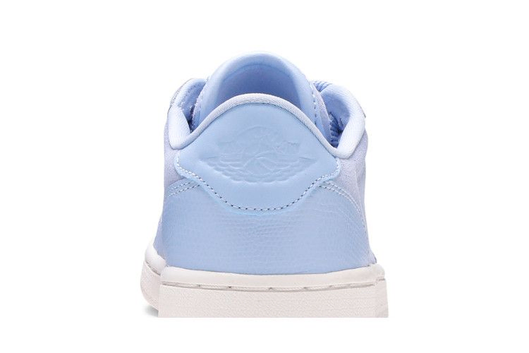 Кроссовки Wmns Air Jordan 1 Retro Low NS 'Royal Tint'