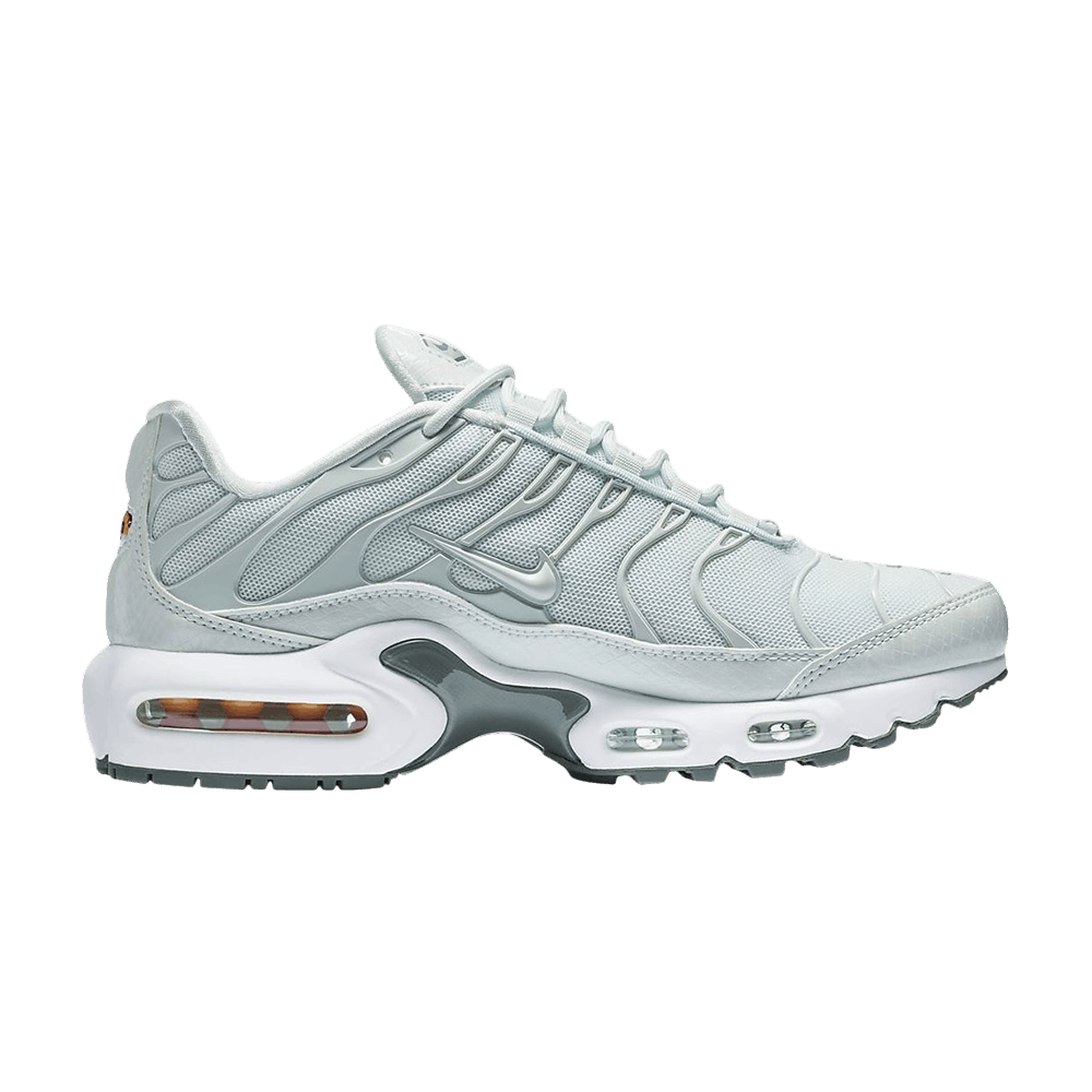 wmns-air-max-plus-se-barely-grey-862201-005