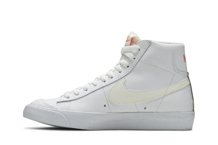Кроссовки Nike Wmns Blazer Mid '77 Vintage 'Gold Emblem'
