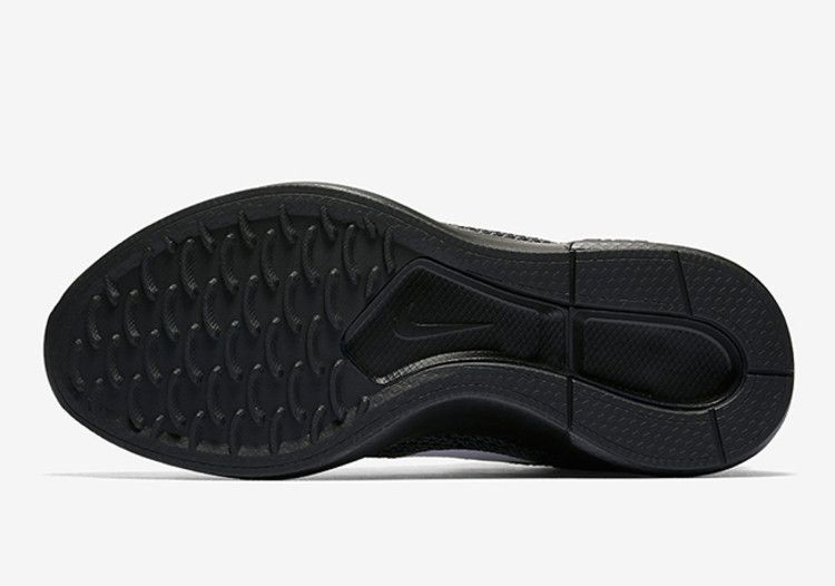 Кроссовки Nike Wmns Duel Racer