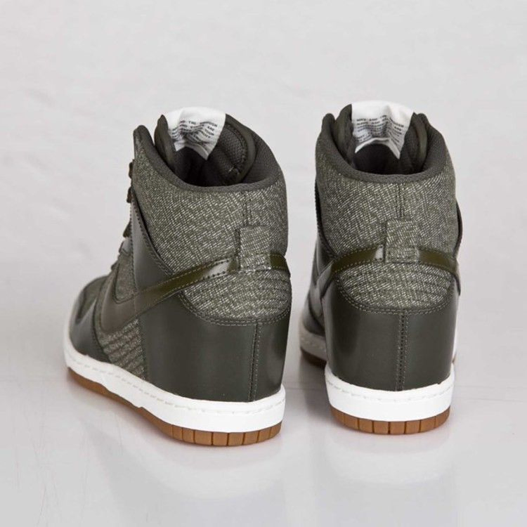 Кроссовки Nike Wmns Dunk Sky Hi Essential