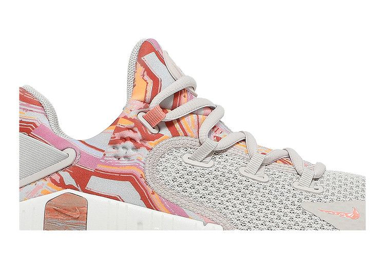 Кроссовки Nike Wmns Free Metcon 4 'Desert Sand Crimson Bliss'