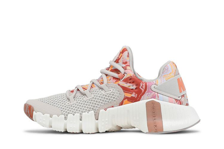Кроссовки Nike Wmns Free Metcon 4 'Desert Sand Crimson Bliss'