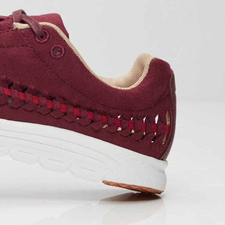 Кроссовки Nike Wmns Mayfly Woven 'Night Maroon'