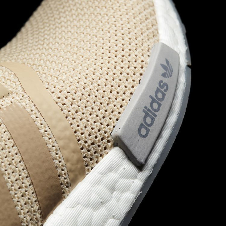 Кроссовки adidas Wmns NMD_R1 'Pale Nude'