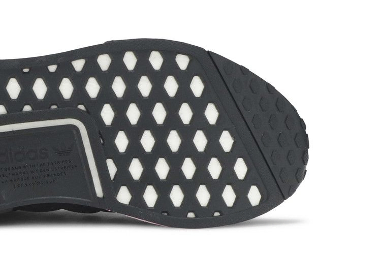 Кроссовки adidas Wmns NMD_R1 'Black True Pink'