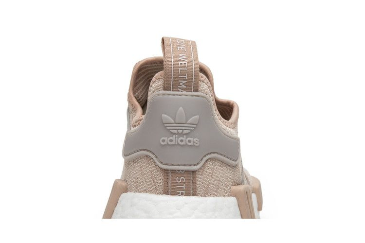 Кроссовки adidas Wmns NMD_R1 'Chalk Pearl'