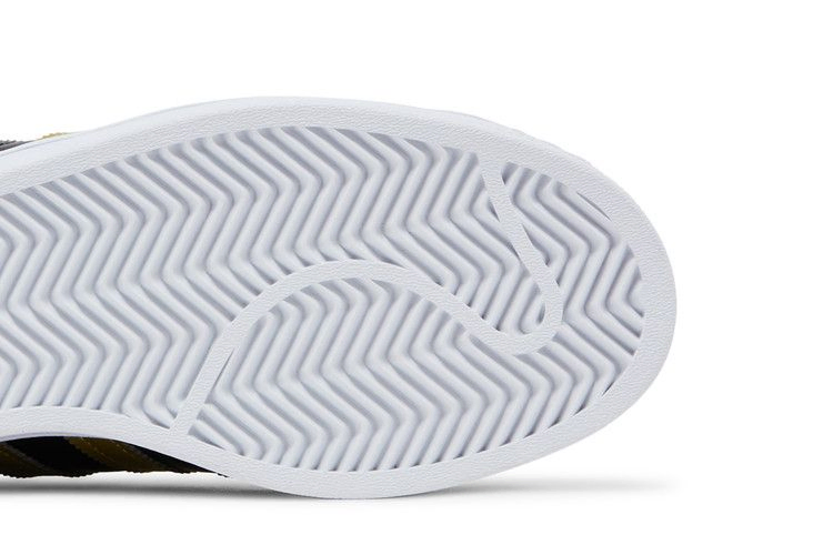 Кроссовки adidas Wmns Superstar Mule 'Black Gold Metallic'