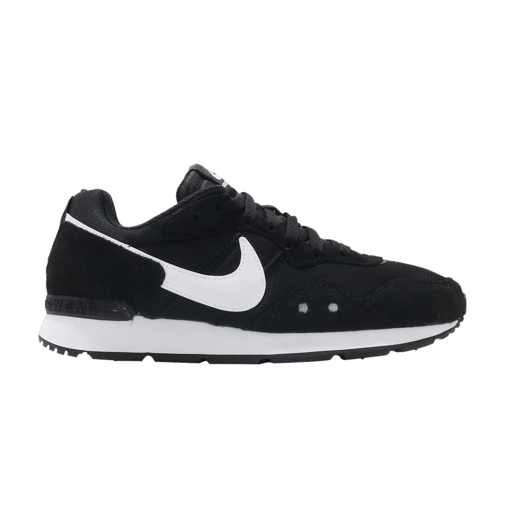 wmns-venture-runner-wide-black-white-dm8454-001