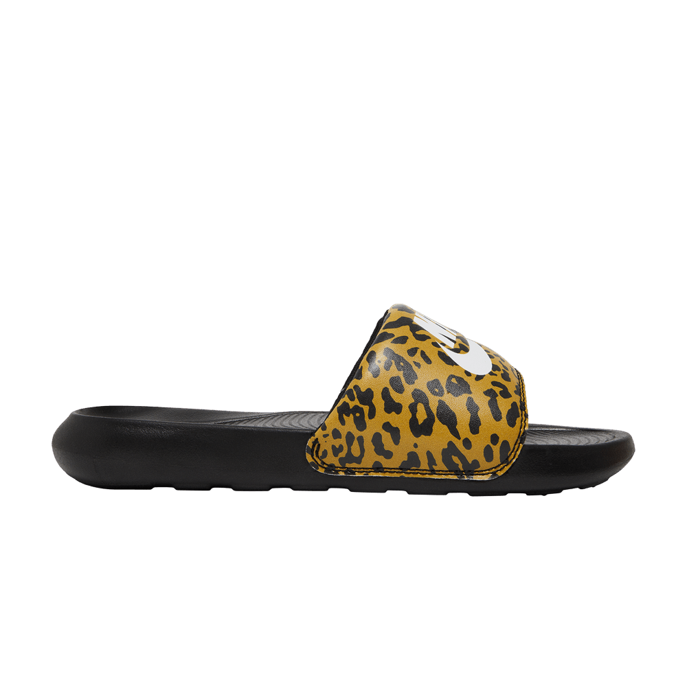 wmns-victori-one-printed-slide-cheetah-print-cn9676-700