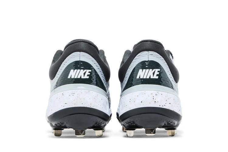Кроссовки Nike Alpha Huarache Elite 4 Low 'Wolf Grey Dark Smoke Grey'
