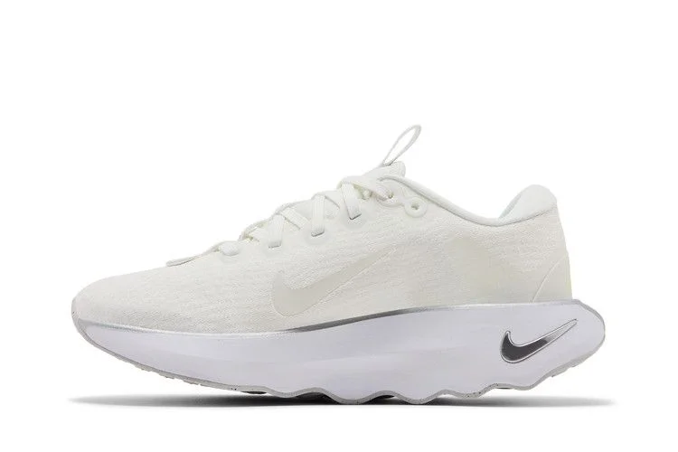 Кроссовки Nike Wmns Motiva 'Summit White Metallic Silver'