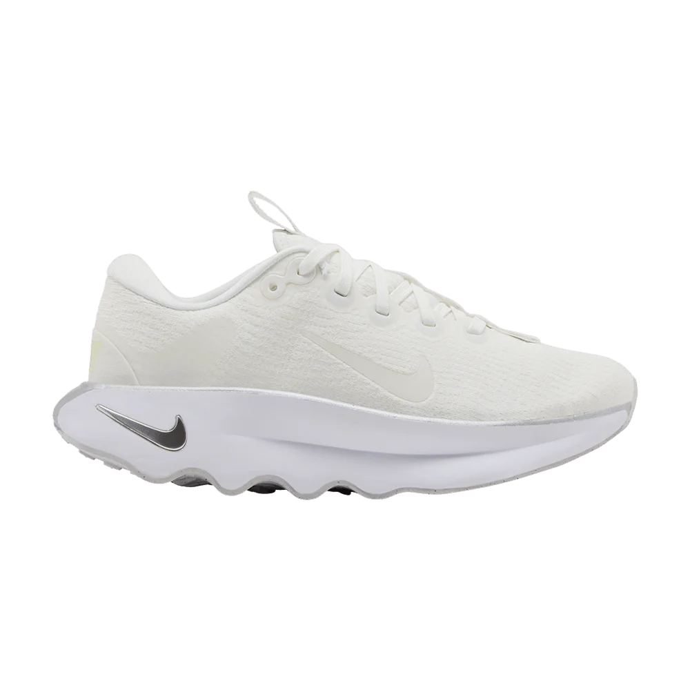 Кроссовки Nike Wmns Motiva 'Summit White Metallic Silver'
