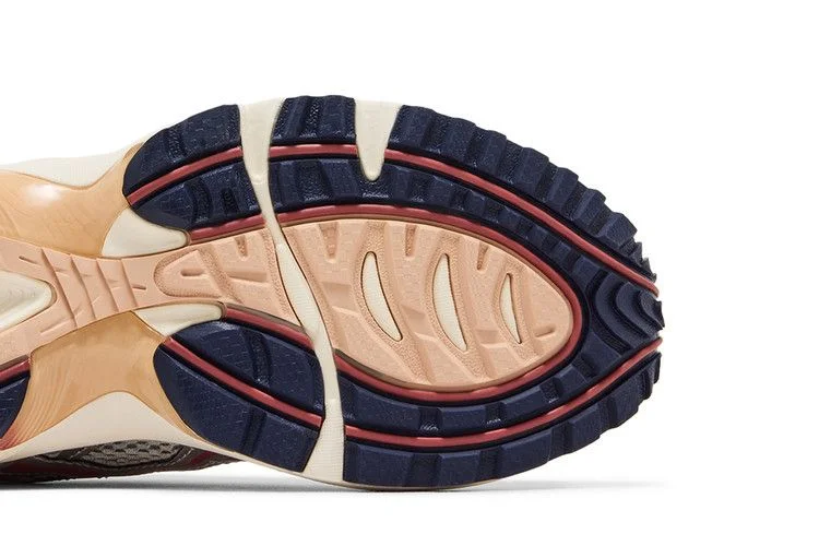 Krossovki-Sneakersnstuff-x-ASICS-Wmns-Gel-1090-Pure-Silver-Salmon-4