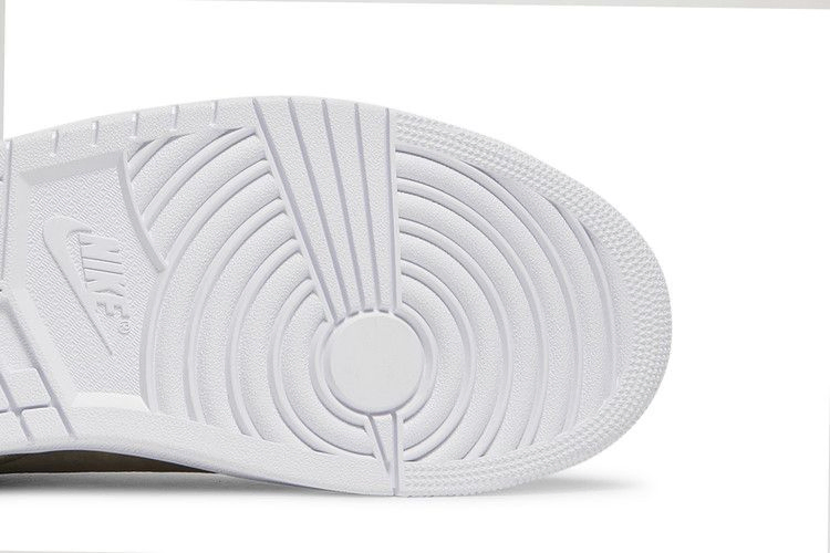 Кроссовки Air Jordan 1 Centre Court 'Oil Green'