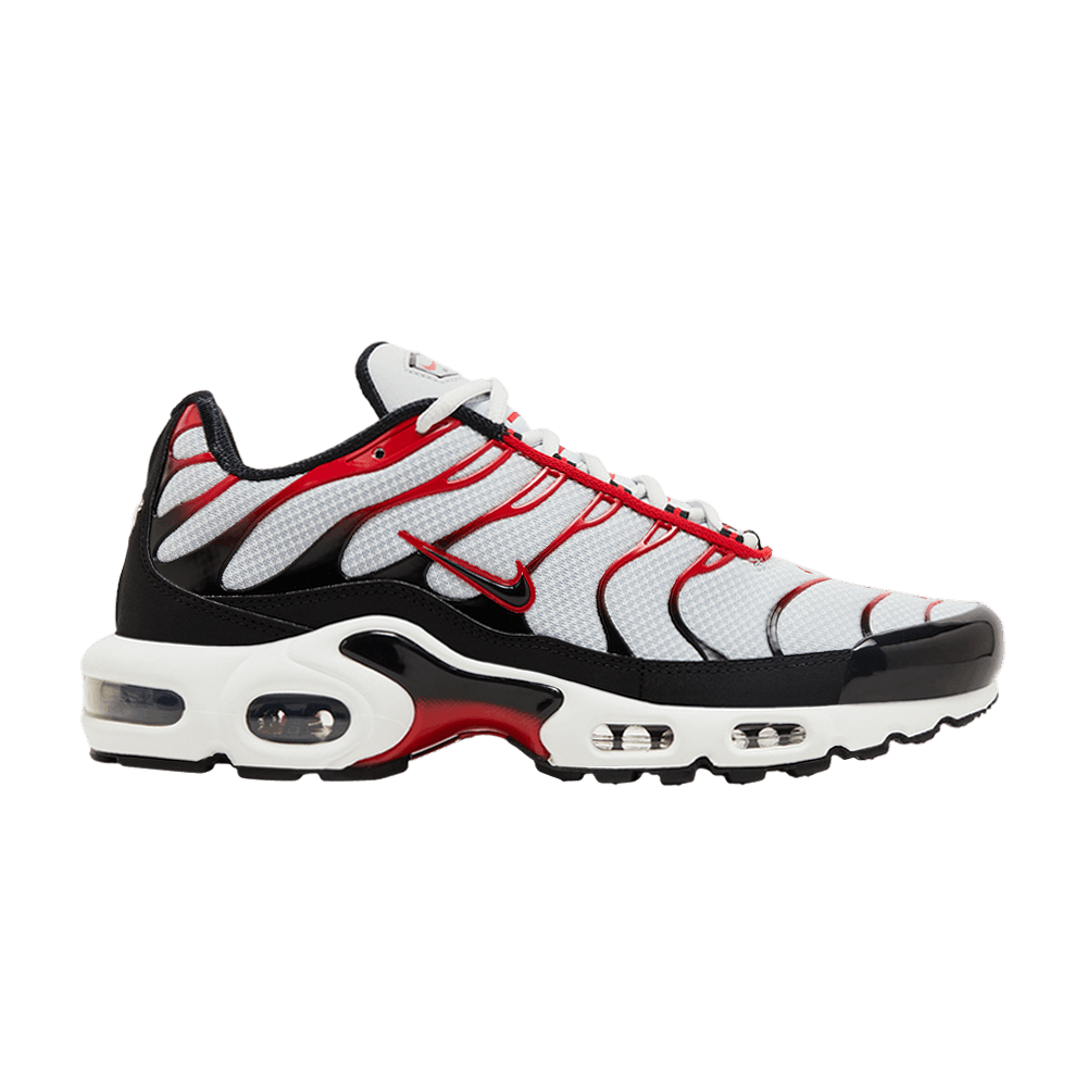 air-max-plus-platinum-black-university-red-fn6949-002