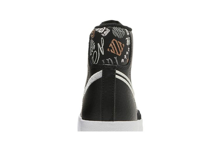 Кроссовки Nike Blazer Mid '77 SE GS 'Playful Fonts'