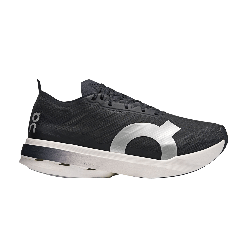 cloudboom-strike-black-white-3me30480299