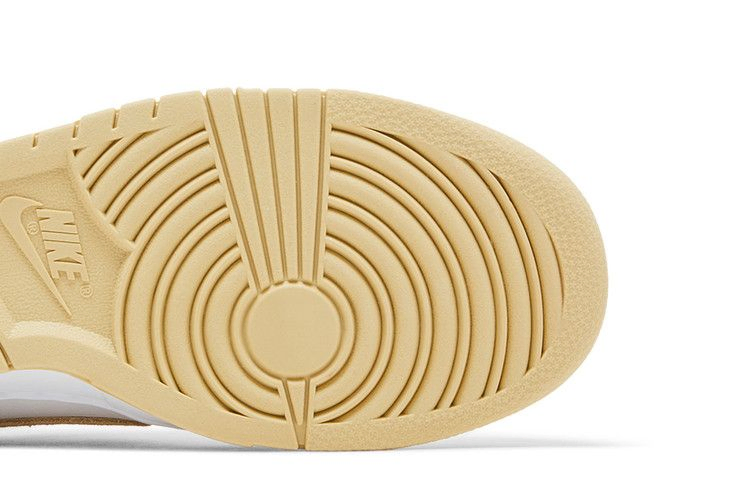 Кроссовки Nike Dunk Low SE 'Team Gold Suede'