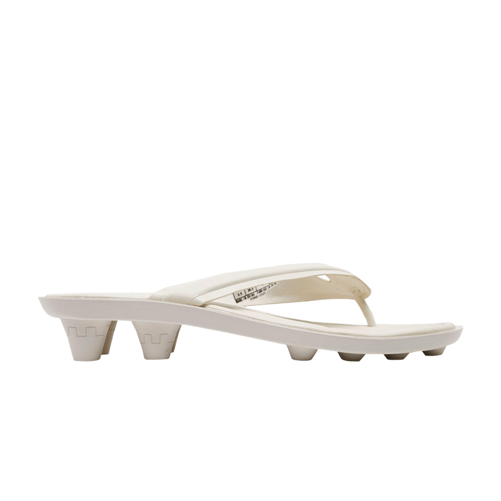 fenty-x-wmns-cat-cleat-sandal-alpine-snow-gold-404770-01