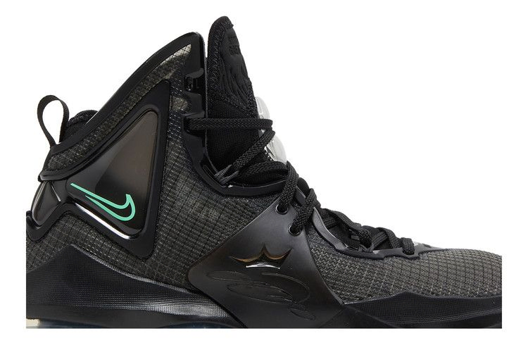 Кроссовки Nike LeBron 19 GS 'Black Green Glow'